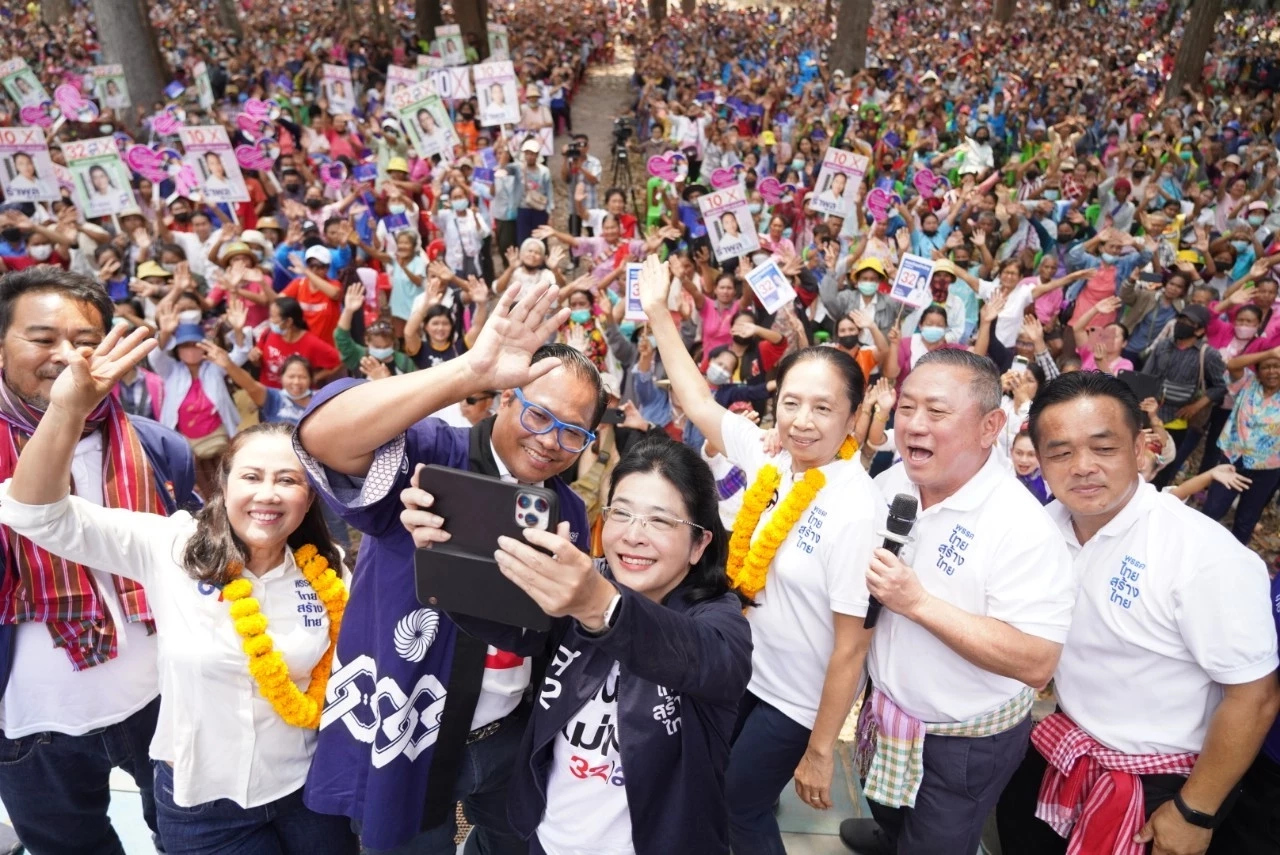 ไม่เคยแผ่ว! ชาวอุบลเรือนหมื่น แห่เชียร์ "สุดารัตน์" นั่งนายกฯดูแลคนอีสาน
