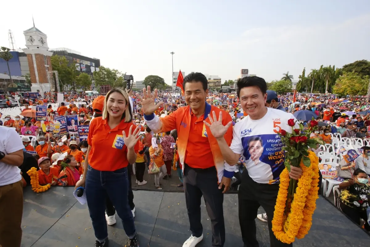 "สุวัจน์" ขายนโยบายเศรษฐกิจ 12 ด้าน-โคราชโนมิกส์ หนุนพรรคอันดับ 1 จัดตั้งรบ.