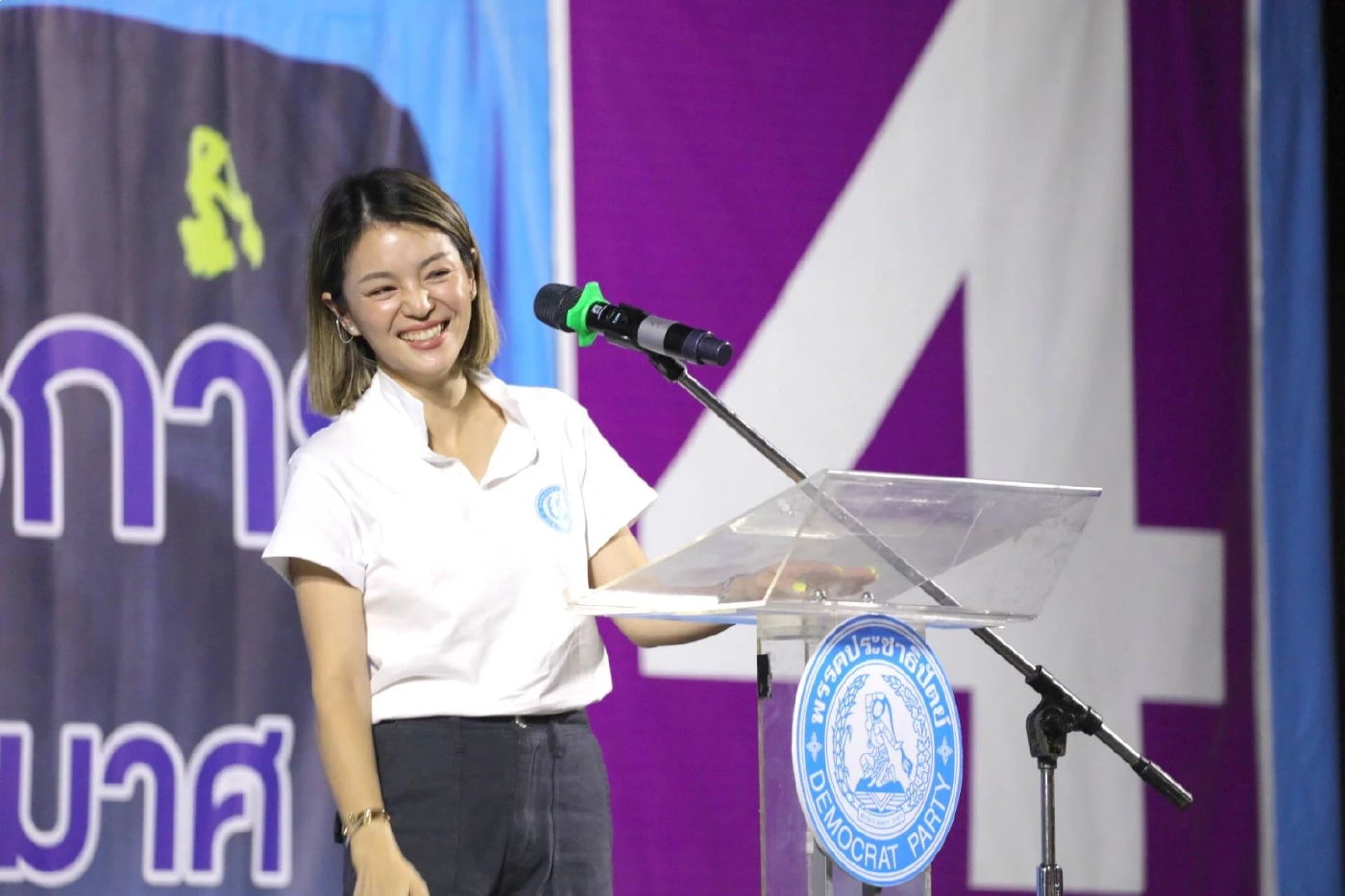 "มาดามเดียร์" อ้อนคนเมืองคอน หนุนปชป. ประกาศสงครามยาเสพติด ไม่เอากัญชาเสรี