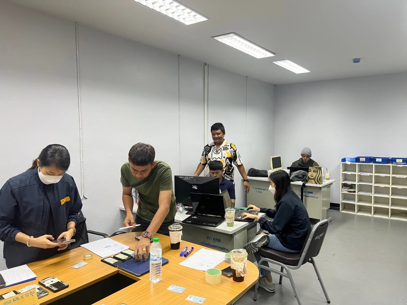 บุกรวบยกแก๊งช่างกล สถาบันดัง ต้องสงสัยยิงนร.คู่อริดับ พร้อมอาวุธเพียบ