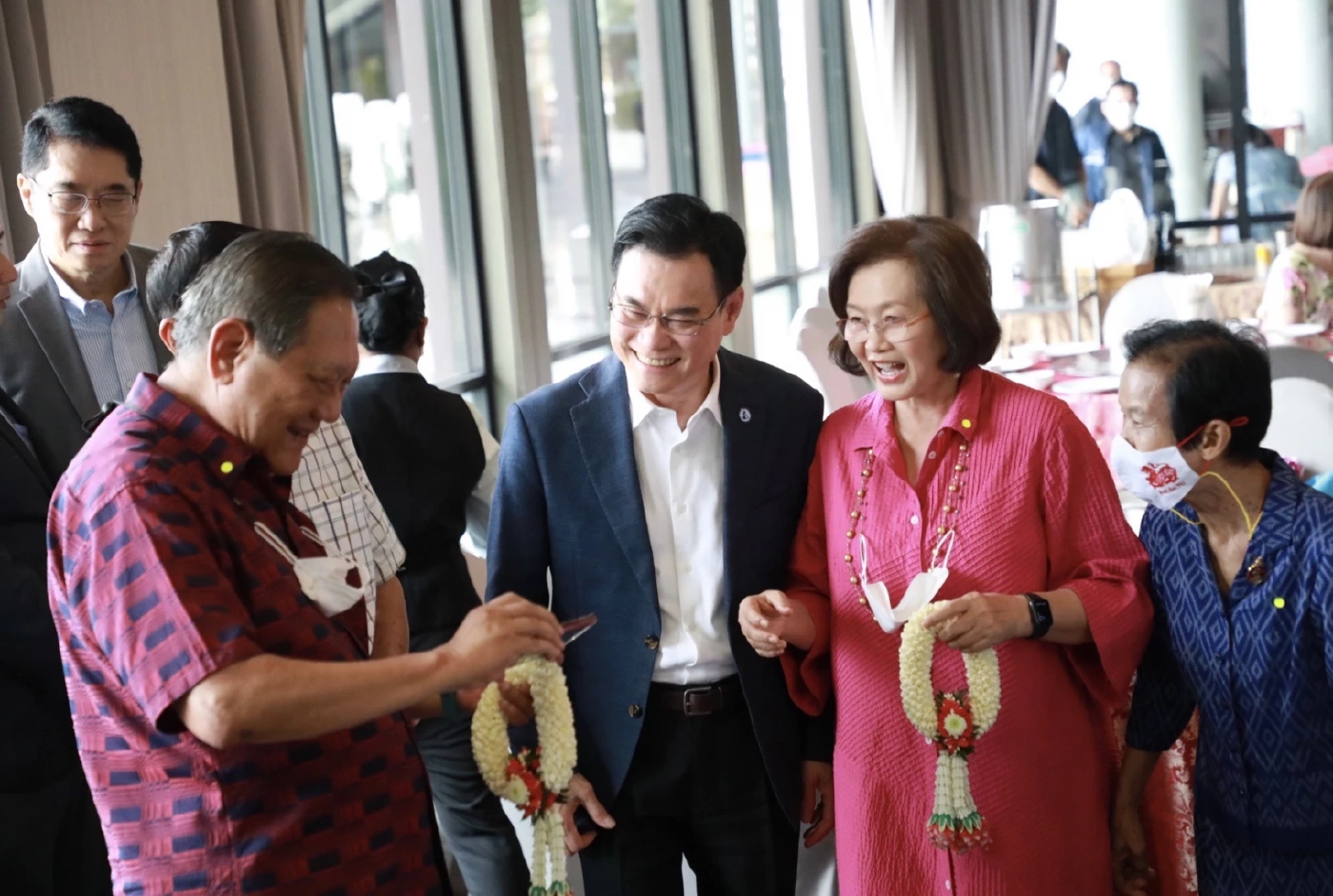 สุดชื่นมื่น “จุรินทร์” ร่วมงานรดน้ำดำหัว “อนันต์ อนันตกูล” สิงห์แดง รุ่น 2