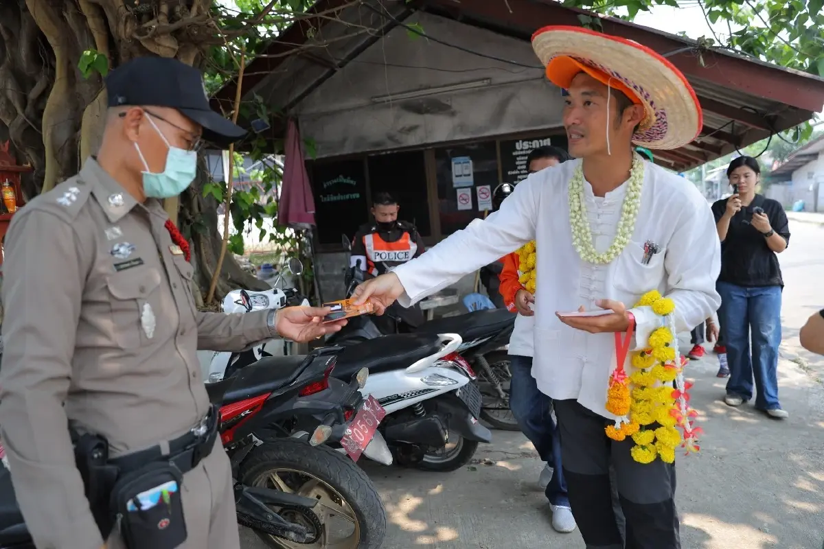 "ธนาธร" ช่วยผู้สมัครหาเสียงเชียงใหม่ เขต 8 ปลุกความเชื่อมั่นเลือกก้าวไกล
