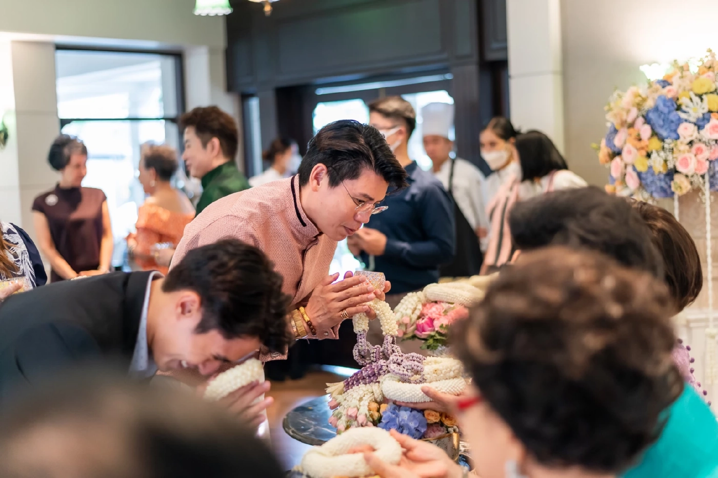 รดน้ำดำหัว เซเลบระดับเอลิสต์ พร้อมทานข้าวแช่สุริยาศัย หนึ่งปีมีครั้งเดียว