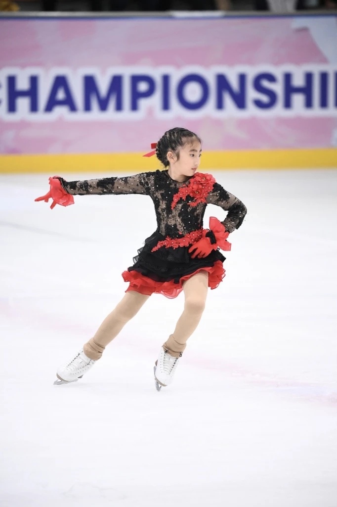 เบนซ์ พริกไทย - ปอ ตนุภัทร สุดภูมิใจลูกสาวคว้าแชมป์ไอซ์สเก็ต ระดับประเทศ