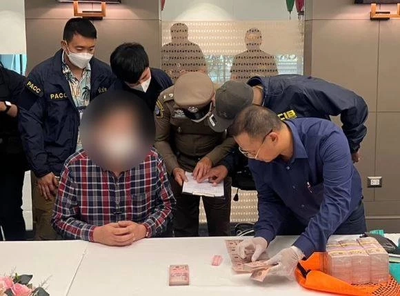 ตำรวจ ปปป. รวบ จนท.เขตราชเทวี เรียกรับสินบน เลี่ยงจ่ายภาษี 3.2 ล้าน