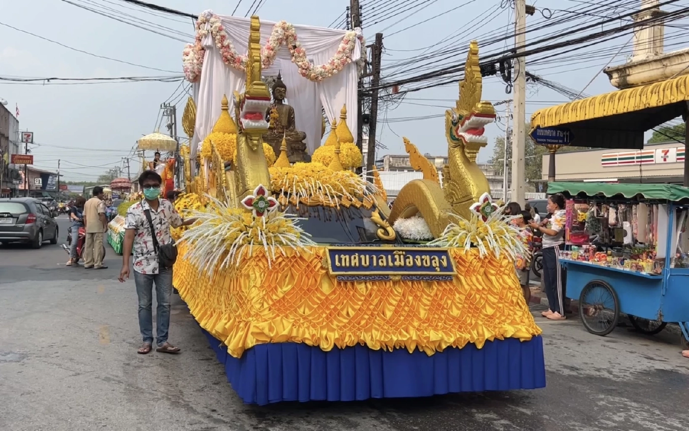 สุดคึกคัก อำเภอขลุง จันทบุรี จัดงานสงกรานต์ 2 ศาสนา 3 วัฒนธรรม ที่หาชมได้ยาก