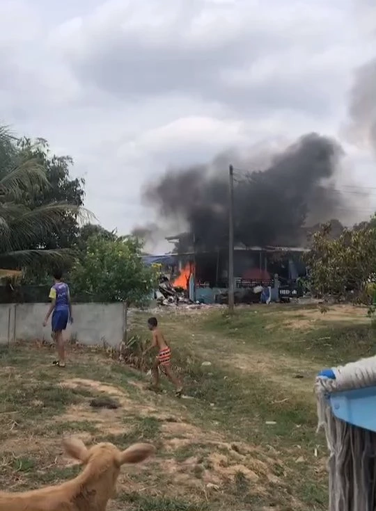 อุทาหรณ์! เก็บกระป๋องสเปรย์ไว้ขาย อากาศร้อนจัดเกิดบึ้ม หวิดไหม้บ้านวอด