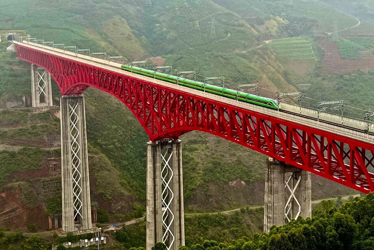 พ่อค้าแม่ค้าลาวเจอชาวจีนแย่งทำการค้า