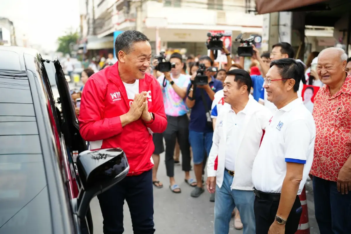 “เศรษฐา-สุริยะ” ลุยหาเสียงตลาดเช้าหัวหิน ขอเลือกเพื่อไทยยกจังหวัด