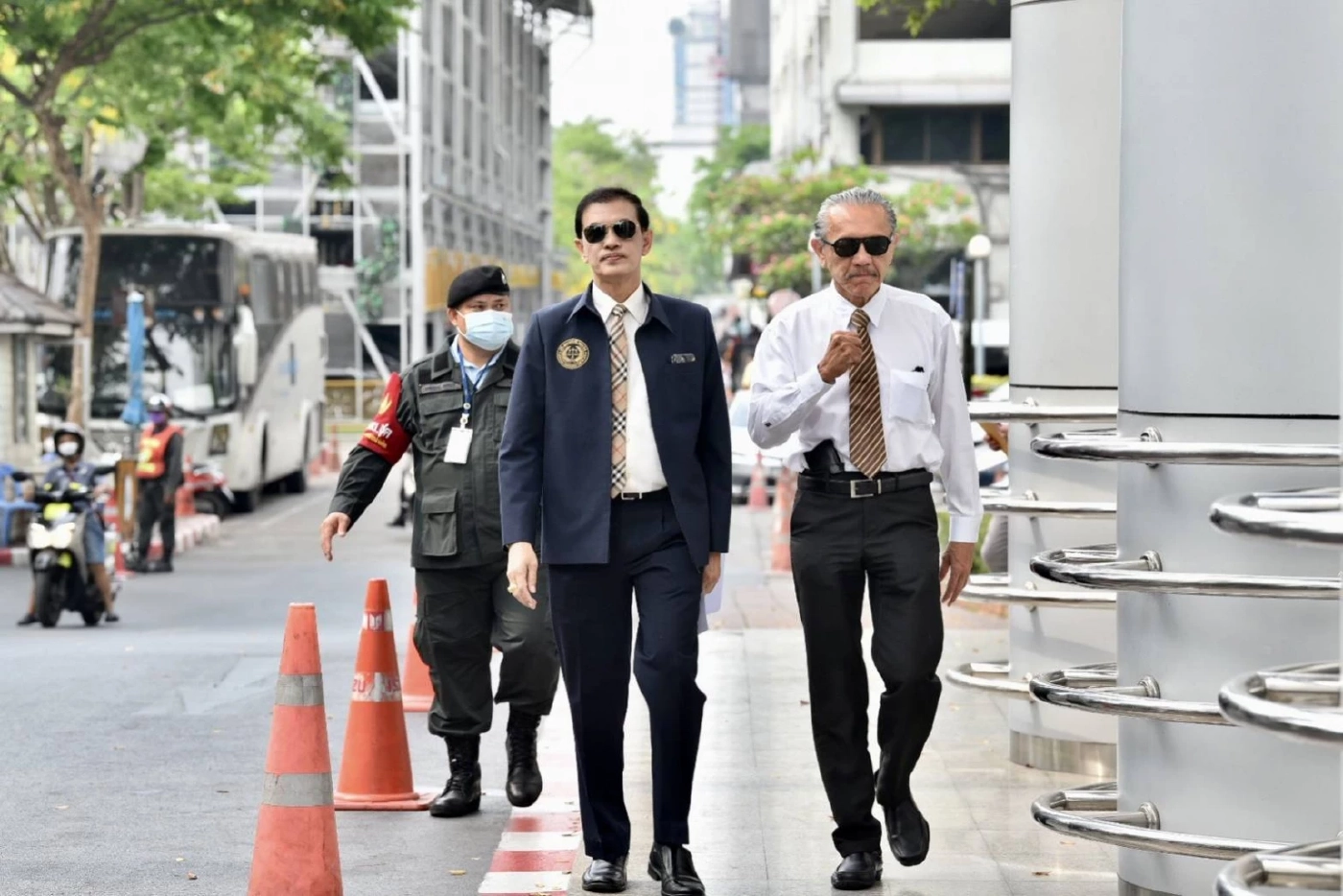 "ชูวิทย์"ฟ้อง"ทนายตั้ม" เรียก 100 ล้าน หมิ่นฯรับเงิน"สารวัตรซัว"