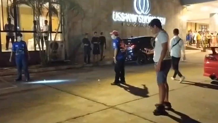 ด่วน! โจ๋สุราษฎร์ธานี "รัวยิง" คู่อริกลางงานแต่ง ดับ 2 เจ็บ 2