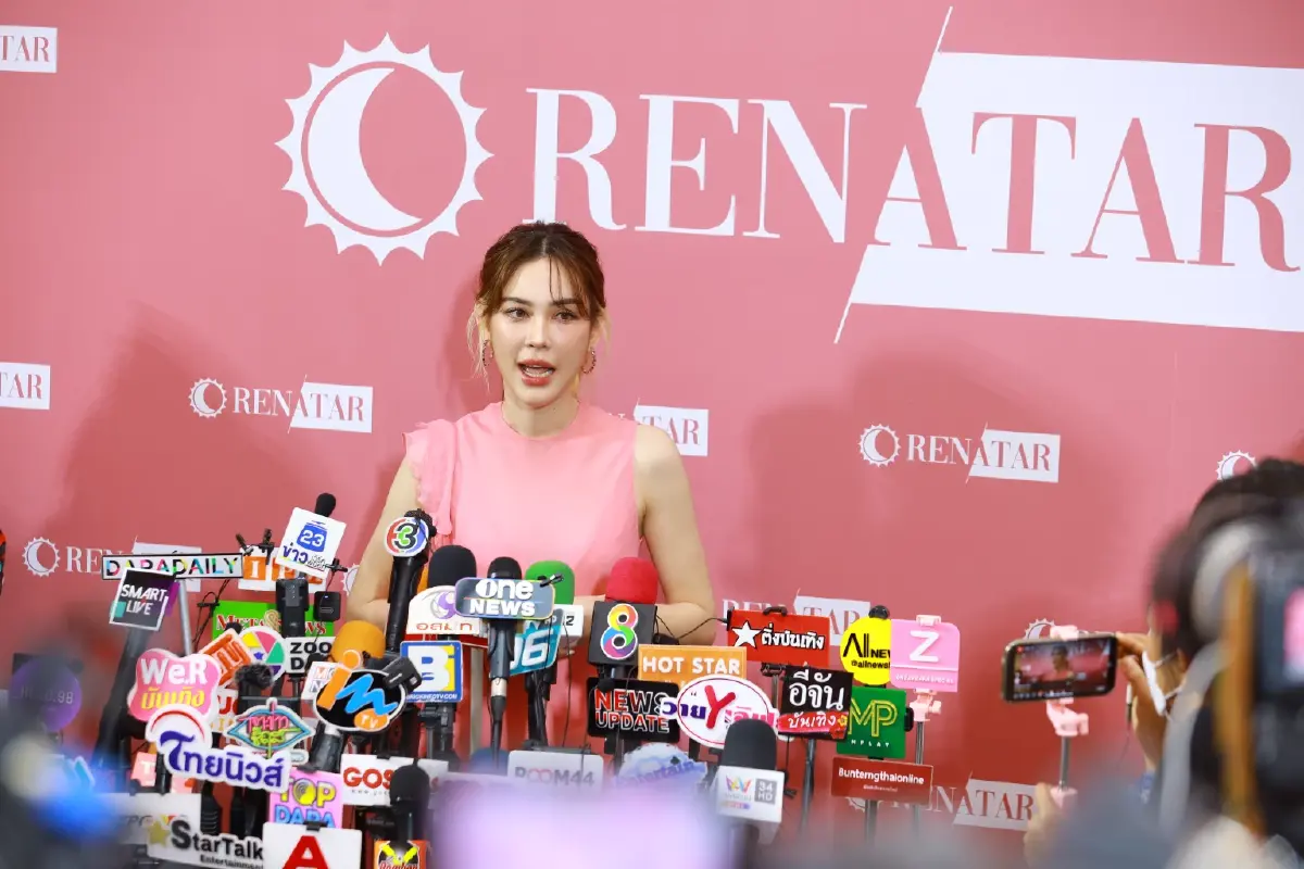 แม่นางเอก แมท ภีรนีย์ โพสต์อวยพร ขอให้ลูกสาวเดินหน้าอย่างสง่างาม