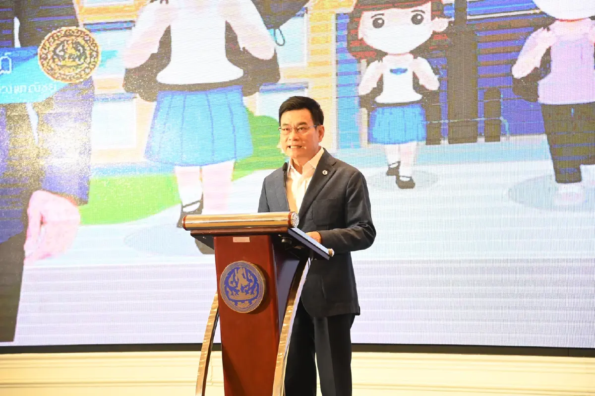 นายจุรินทร์ ลักษณวิศิษฏ์ รองนายกรัฐมนตรีและรัฐมนตรีว่าการกระทรวงพาณิชย์ 