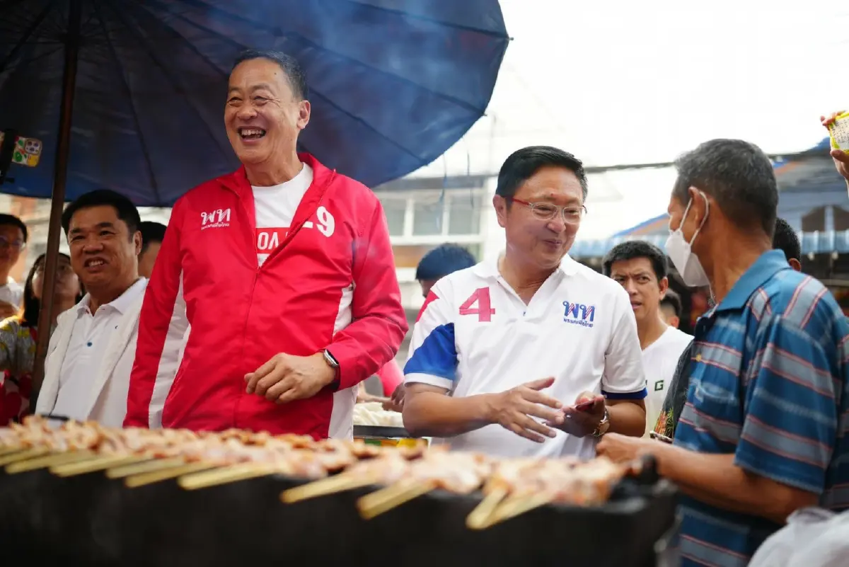 “เศรษฐา-สุริยะ” ลุยหาเสียงตลาดเช้าหัวหิน ขอเลือกเพื่อไทยยกจังหวัด