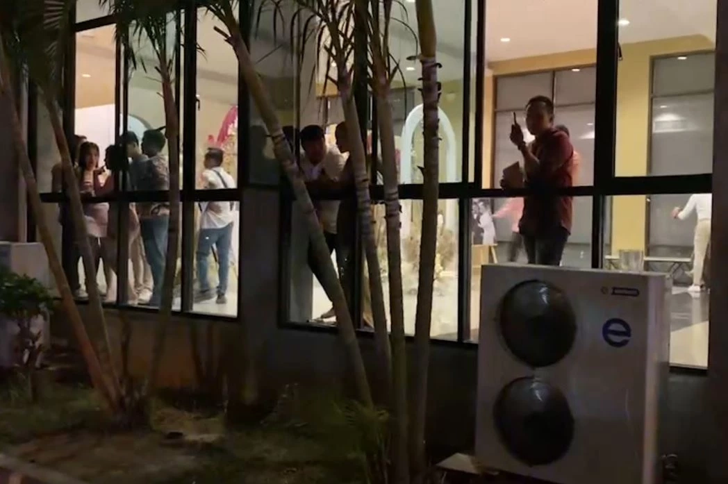 อดีตภรรยา "ขุนแผน เมืองสุราษฎร์" เล่านาทีดวลปืน เห็นมือที่ 3 ยิงอดีตสามีดับ