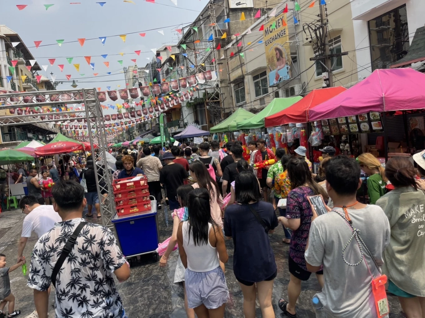 "ถนนข้าวสาร" ปรับแผนเล่นน้ำสงกรานต์ จัดระเบียบ นทท. เข้าออกทางเดียว