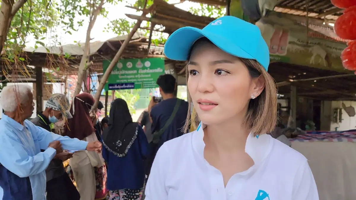 "องอาจ-มาดามเดียร์" ลงพื้นที่ ชู นโยบายช่วยชุมชน ดึงอัตลักษณ์สร้างรายได้