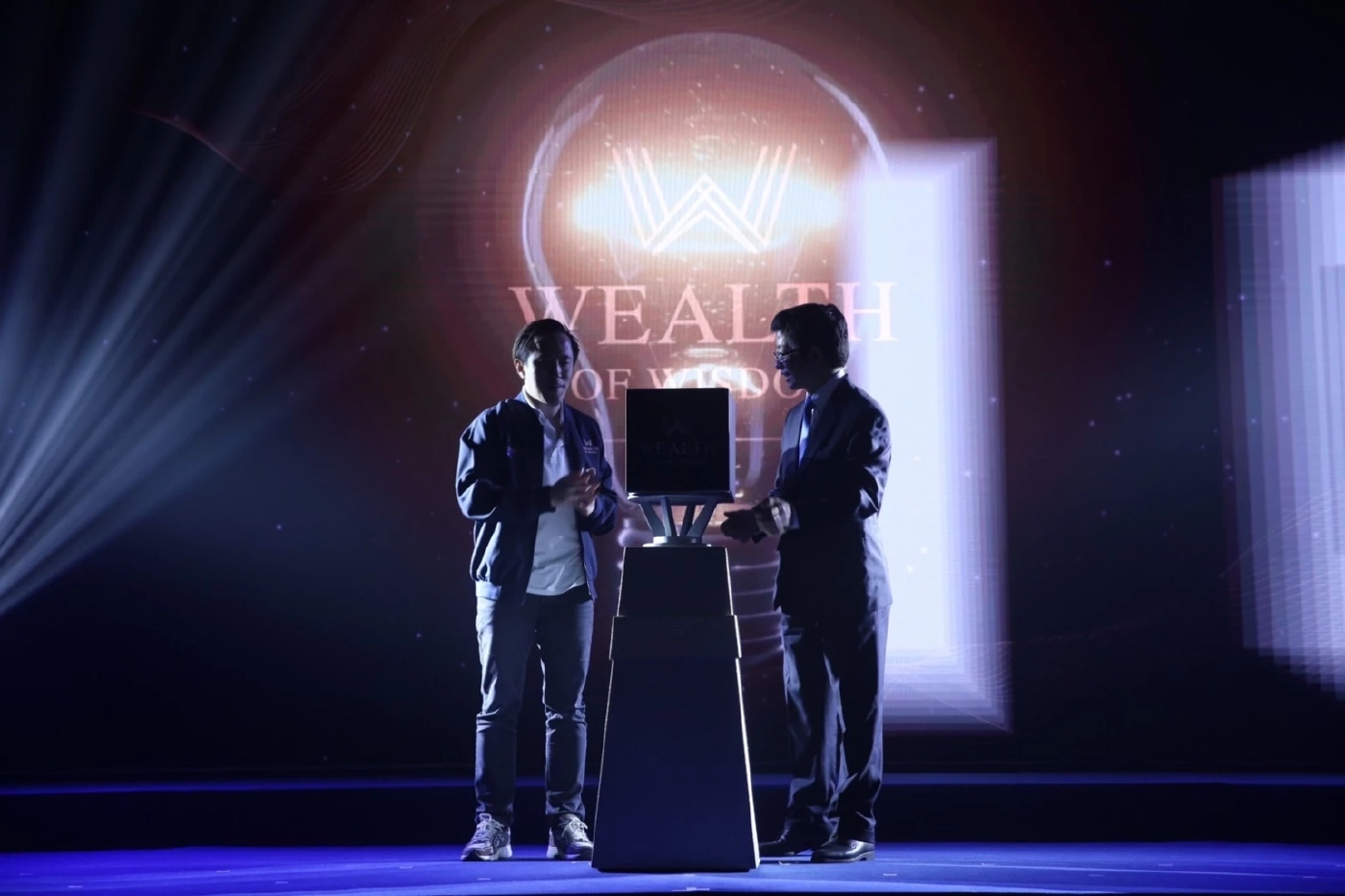 60 แล้วไง “แซม ยุรนันท์” ถ่ายบัตรประชาชนใหม่ ยิ้มร่ารับเบี้ยผู้สูงอายุ