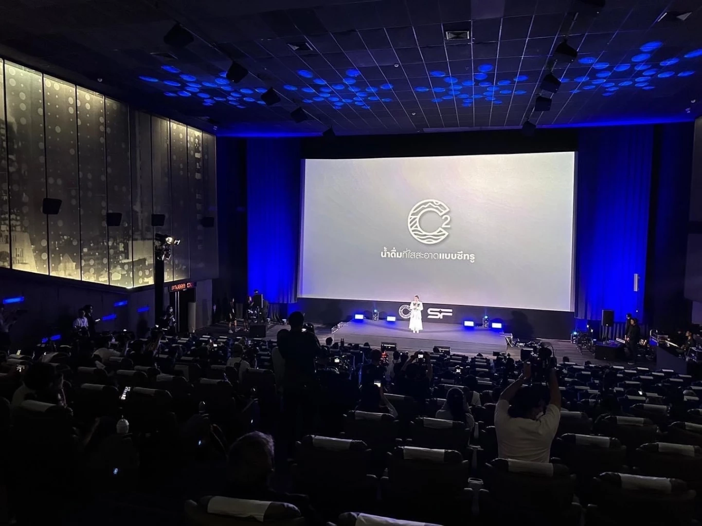 แจ็คสัน หวัง ขอเป็นกระบอกเสียง ช่วยลดโลกร้อน ผ่านโฆษณาน้ำดื่มไร้ฉลากของไทย