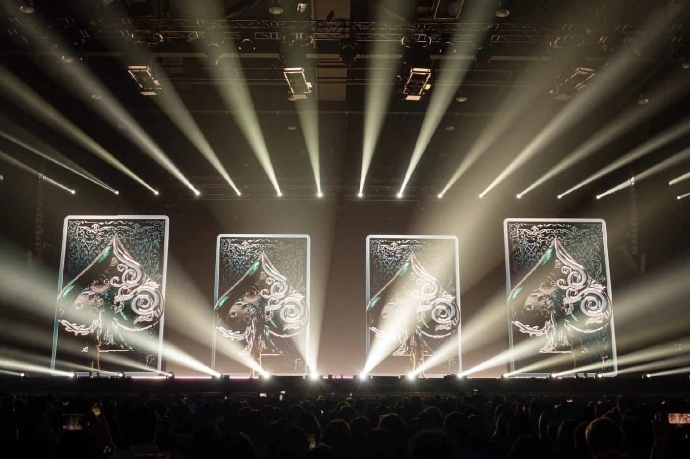 ไปดูมาแล้ว 7 สุดยอดศิลปิน ใน คอนเสิร์ต 4 โพดำ ปะทะ 3 ดอกจิก อสรพิษมิตรร้าย