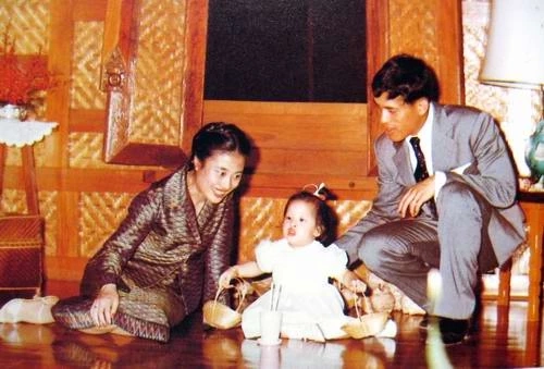 พระประวัติ สมเด็จเจ้าฟ้าฯ กรมหลวงราชสาริณีสิริพัชร มหาวัชรราชธิดา