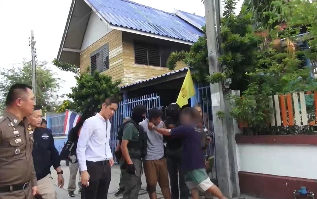 ปิดล้อม 18 ชั่วโมง หนุ่มคลั่ง! จับครอบครัวอดีตผู้ใหญ่บ้าน เป็นตัวประกัน