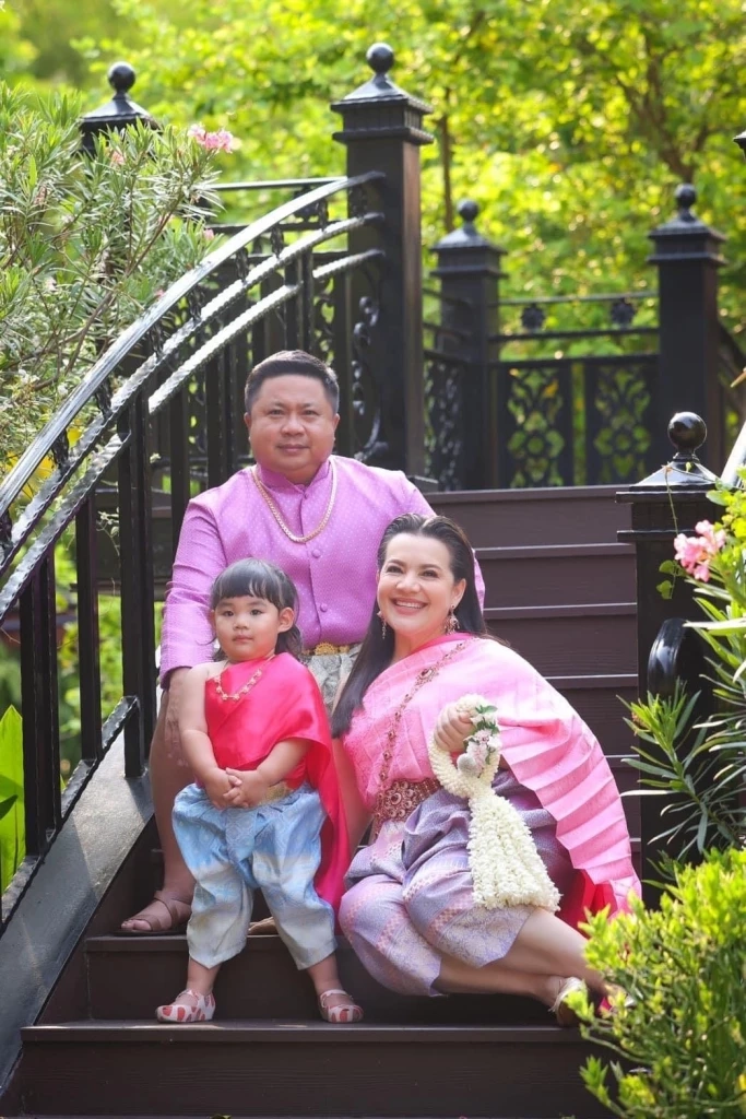 หนูแหม่ม สุริวิภา  บ๊อบบี้ โรเบิร์ต  ลูกสาวบุญธรรม น้องแอลลี่