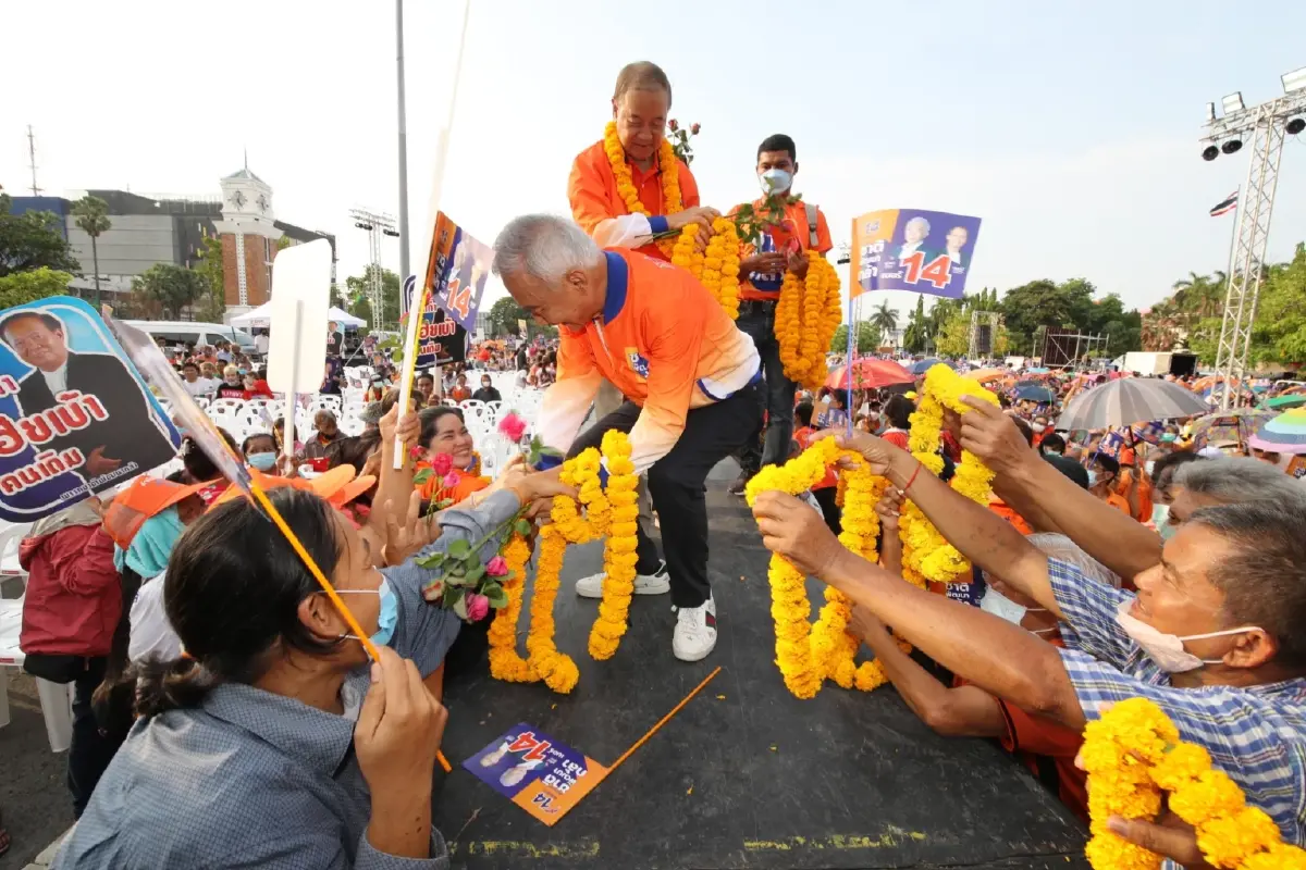 "สุวัจน์" ขายนโยบายเศรษฐกิจ 12 ด้าน-โคราชโนมิกส์ หนุนพรรคอันดับ 1 จัดตั้งรบ.