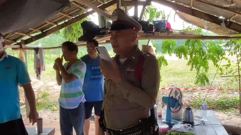 อันตรายพายุฤดูร้อน หนุ่มขับรถตู้นอนใต้ต้นไม้ ถูกฟ้าผ่าดับสยอง เพื่อนเจ็บ 3