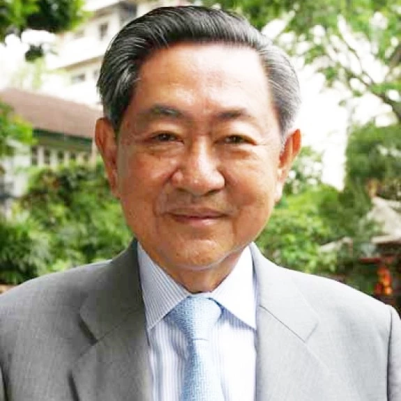 ดร.อำนวย วีรวรรณ  อดีตรองนายกฯ และอดีต รมว.คลัง 