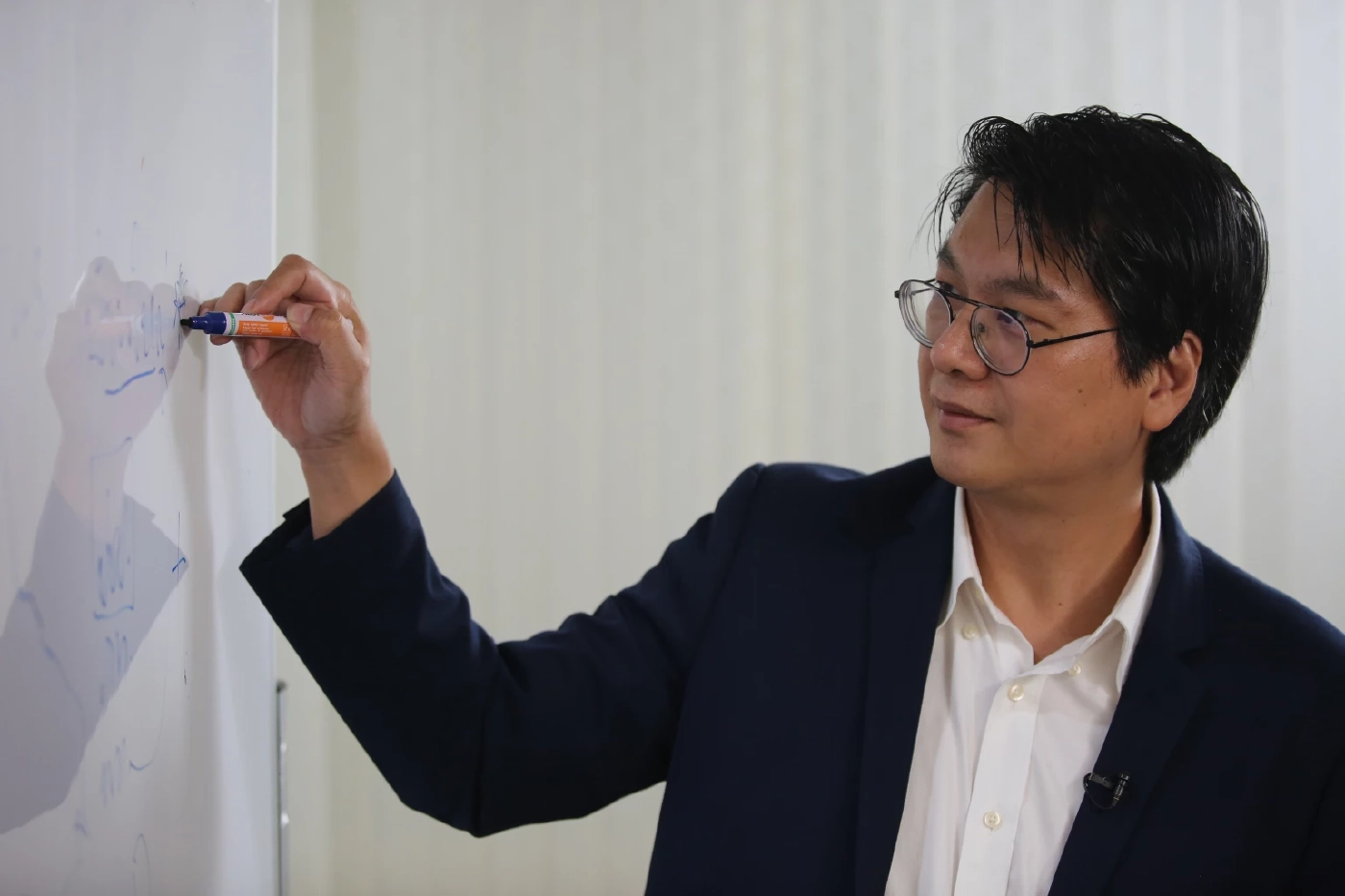 ดร.สติธร ธนานิธิโชติ ผู้อำนวยการสำนักนวัตกรรมเพื่อประชาธิปไตย สถาบันพระปกเกล้า 