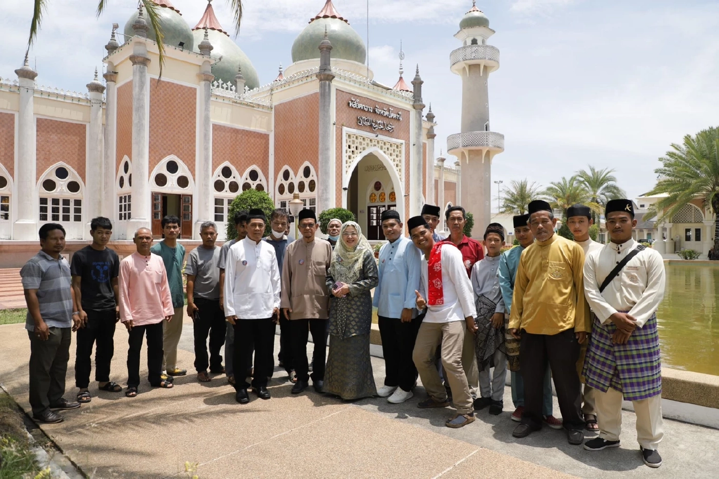 "สุดารัตน์" หวังใช้เศรษฐกิจเข้มแข็ง ยกระดับชีวิตประชาชน 3 จ.ชายแดนใต้