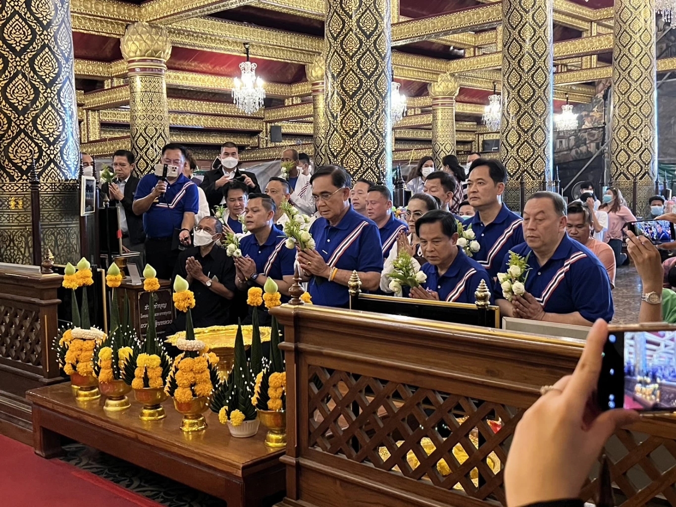 "บิ๊กตู่" ลุยเมืองสองแคว สักการะ "พระพุทธชินราช" ถวายดาบคู่พระนเรศวรฯ