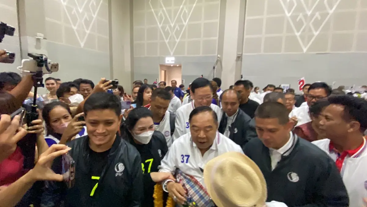 "ลุงป้อม"ปลื้ม หลังแรงใจชาวอีสาน ส่งเสียงเชียร์ลั่น"ขอนแก่น"ให้เป็นนายกฯ