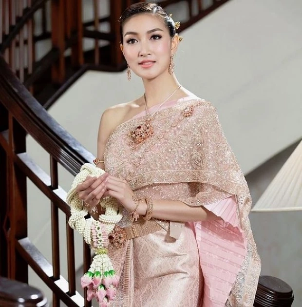 ให้ต่างชาติได้เห็น “แพนเค้ก” ดันแฟชั่นผ้าไทย ให้เป็นซอฟต์พาวเวอร์