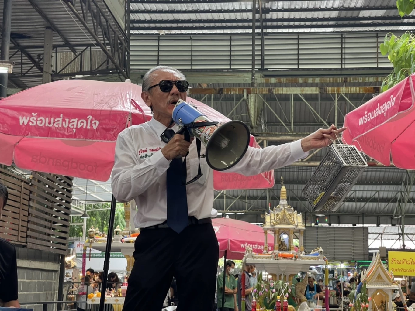 "ชูวิทย์" ลุยตลาดรวมทรัพย์ รณรงค์ต้านกัญชาเสรี แฉลงใต้เจอซื้อเสียงหนักมาก