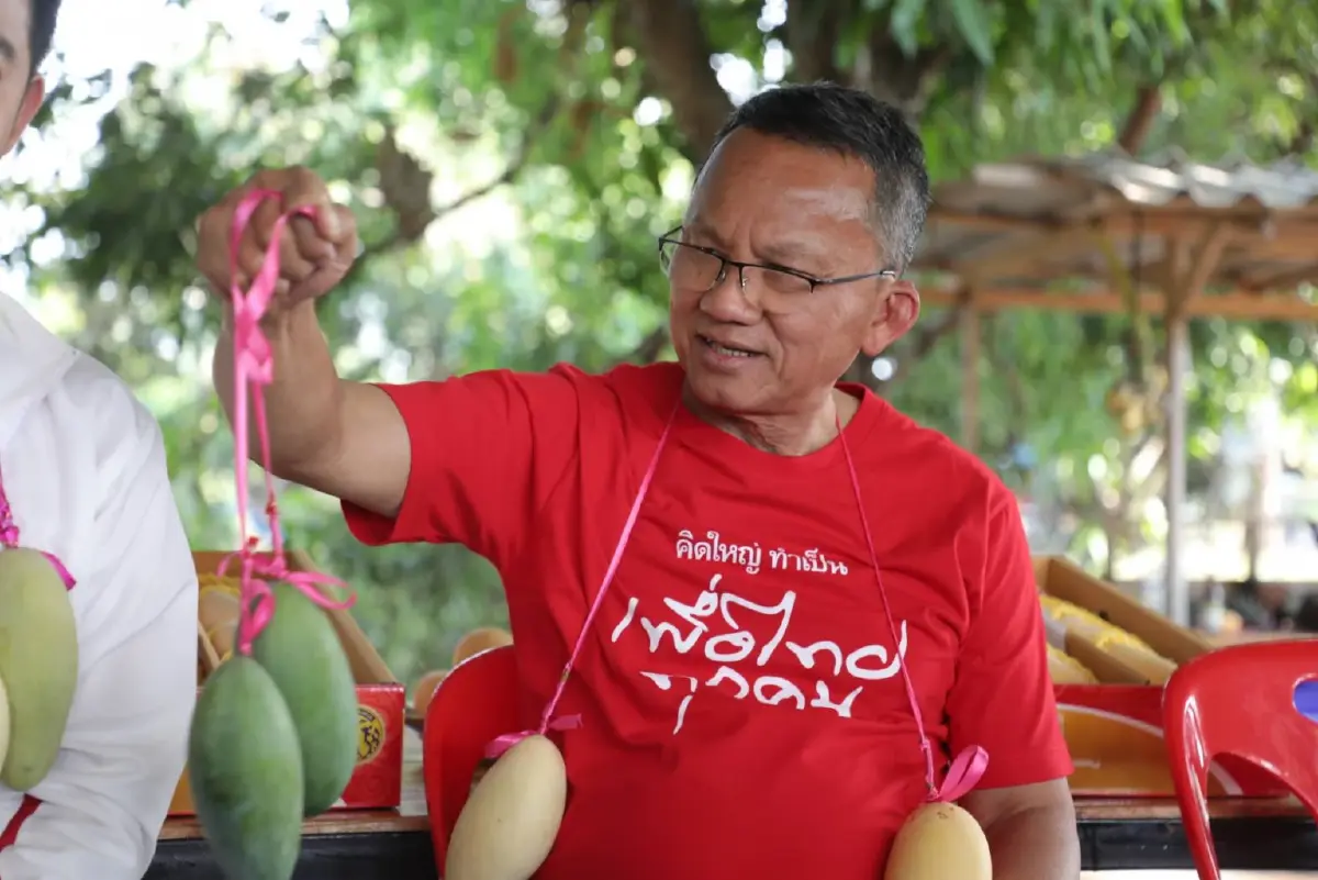 "สมศักดิ์" รับฟังปัญหาชาวสวนพิษณุโลก หลังราคามะม่วงตกต่ำ-ไร้คนช่วยส่งออก