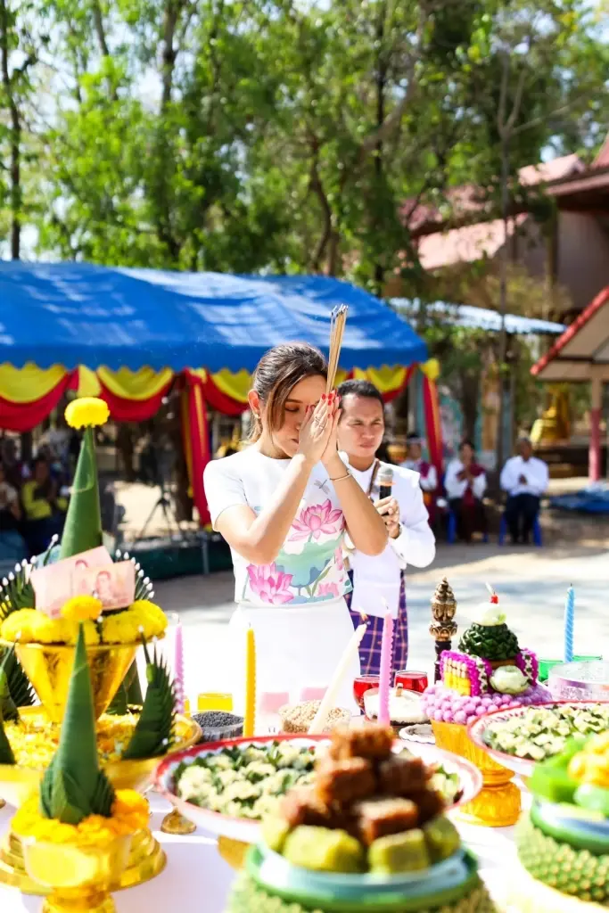 หมอดูต๊อกแต๊ก A4 อิ่มอกอิ่มใจ ทำบุญร่วมชาติแฟนหนุ่ม เต้ เสฐียรพงษ์ 