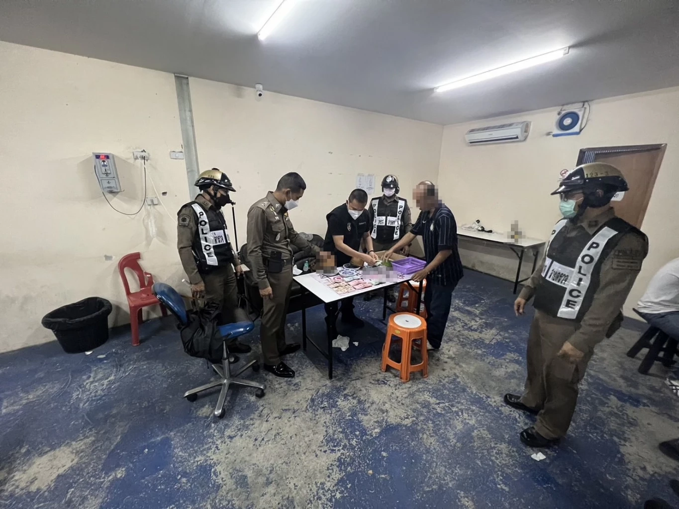 วิ่งกันวุ่น! ตำรวจวังทองหลางจับบ่อนไฮโล-แทงบอล