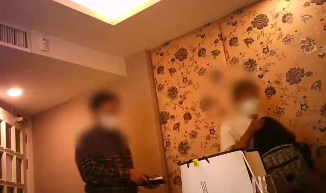 เปิดคลิปหลักฐาน จนท.เขตราชเทวี รับเงินสินบน แต่อ้างถูกกลั่นแกล้ง