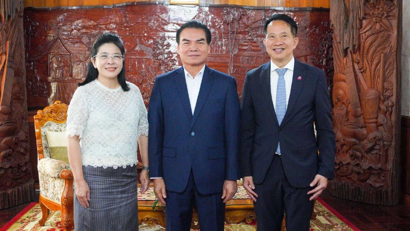 "สุดารัตน์" บินสปป.ลาว เสนอตั้งคกก.ร่วมไทย-ลาว หาทางออกฝุ่น PM 2.5