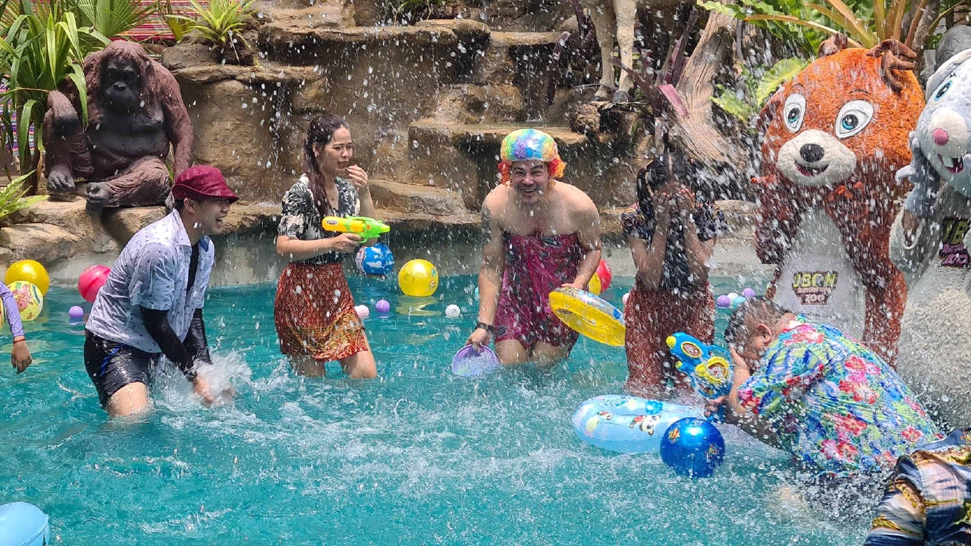 สวนสัตว์อุบลฯ ชวนเล่นน้ำคลายร้อน ช่วงสงกรานต์ 2566