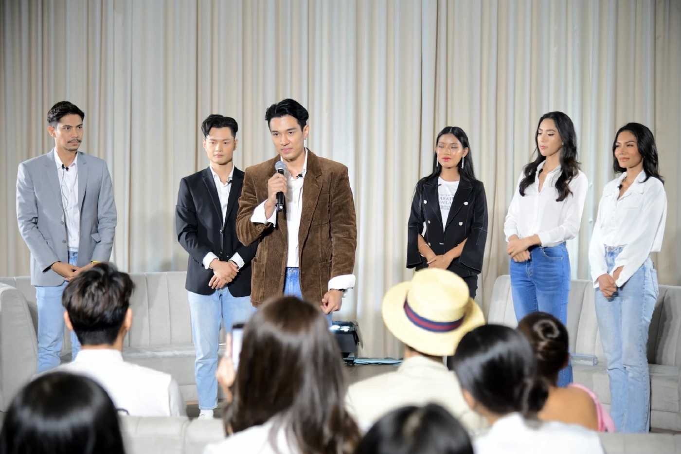 6 หนุ่มสาวซูปร้าฯ ดีเบต โชว์กึ๋นชิงไหวพริบสุดมันส์ ตัวตึง SUPRA CHAT