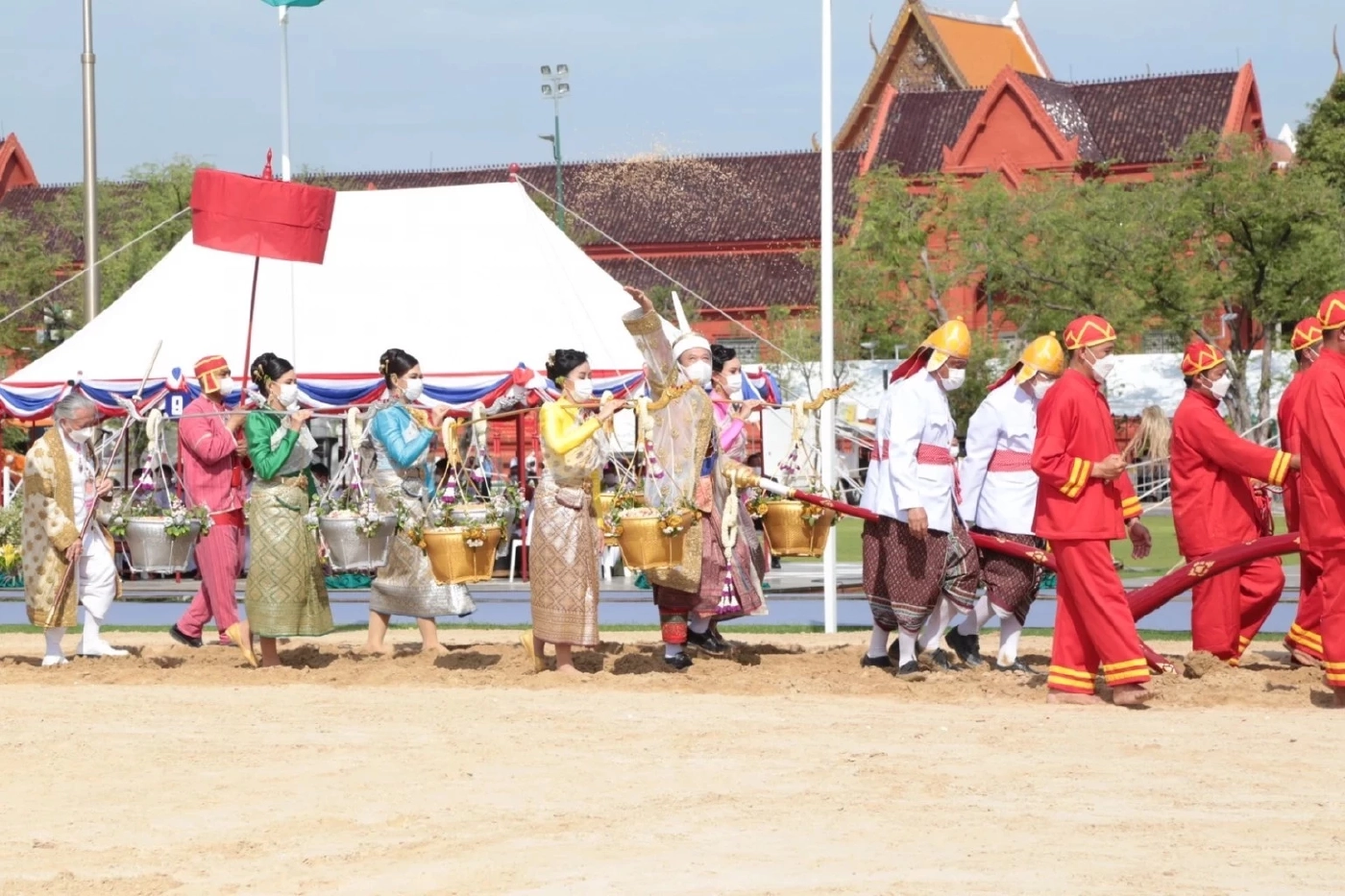 เช็กขั้นตอน ลงทะเบียนรับ เมล็ดพันธุ์ข้าว "วันพืชมงคล" ต้องทำอย่างไร ?