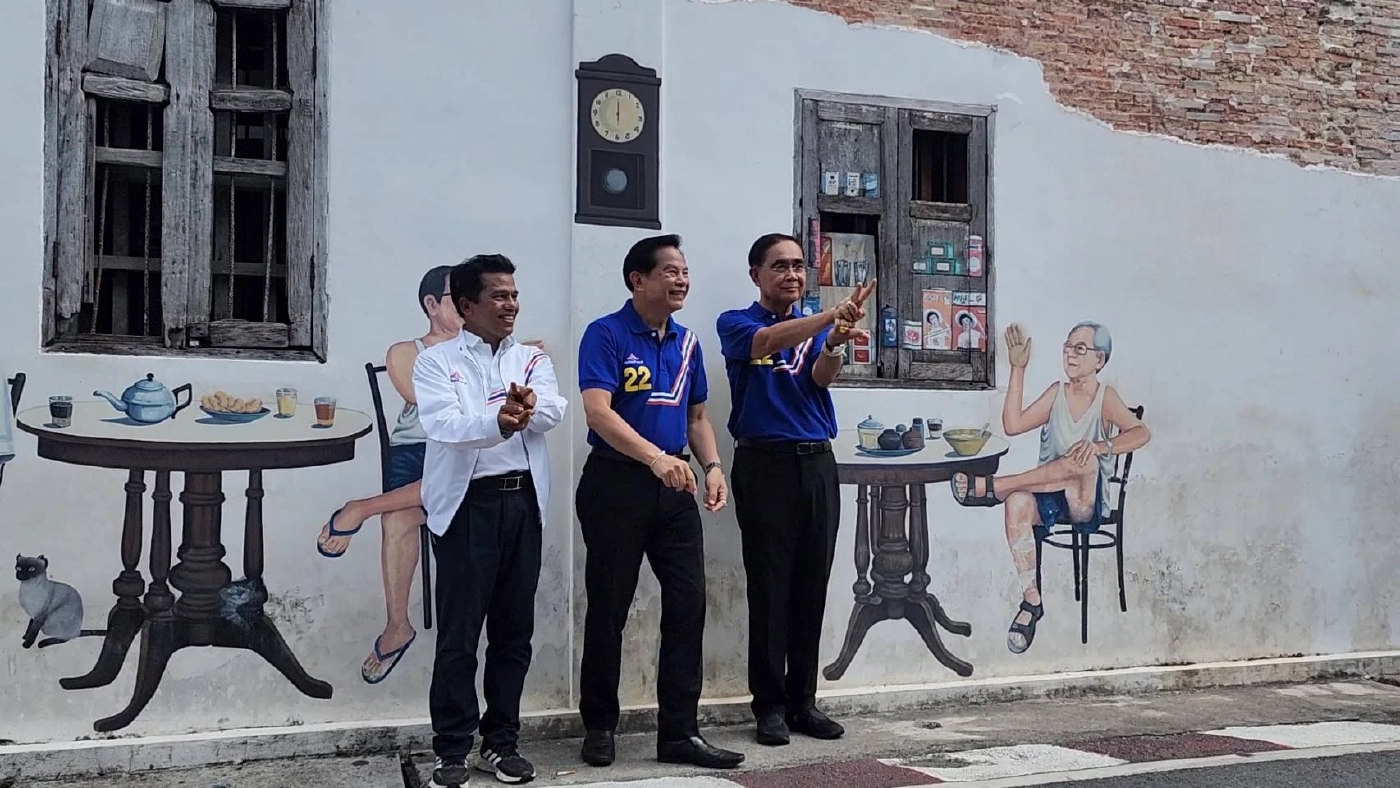 "พล.อ.ประยุทธ์" ลุยสงขลาอ้อนขอคะแนนเสียงรอบเมือง