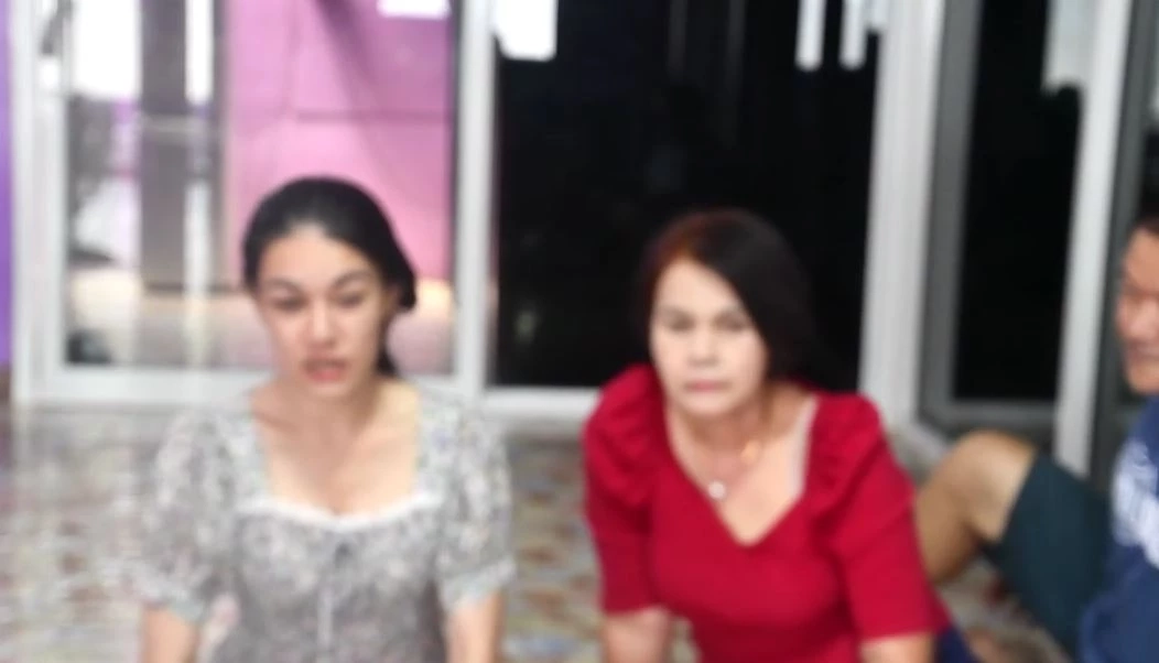 ศึกแม่ค้า! เคลียร์ไม่จบ ตบสนั่นโรงพัก แถมข่มขู่ไม่กลัวตำรวจ