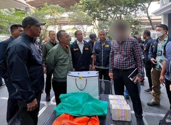 ตำรวจ ปปป. รวบ จนท.เขตราชเทวี เรียกรับสินบน เลี่ยงจ่ายภาษี 3.2 ล้าน