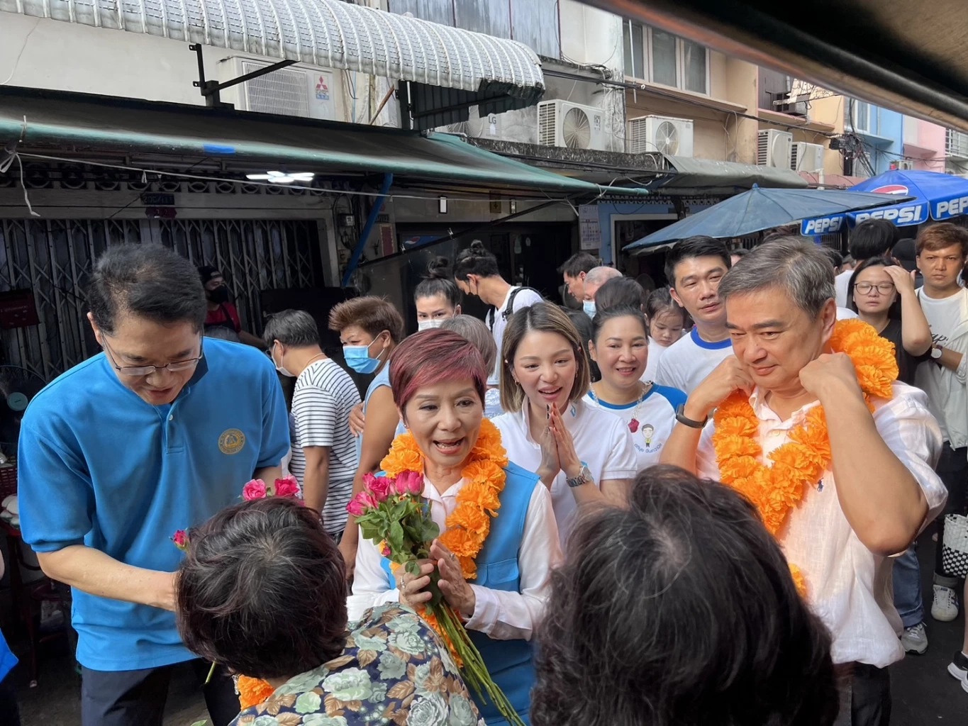 "อภิสิทธิ์" เผย ยังไม่ถึงเวลากลับมาเล่นการเมือง พร้อมนำทีมปชป.ช่วยหาเสียง