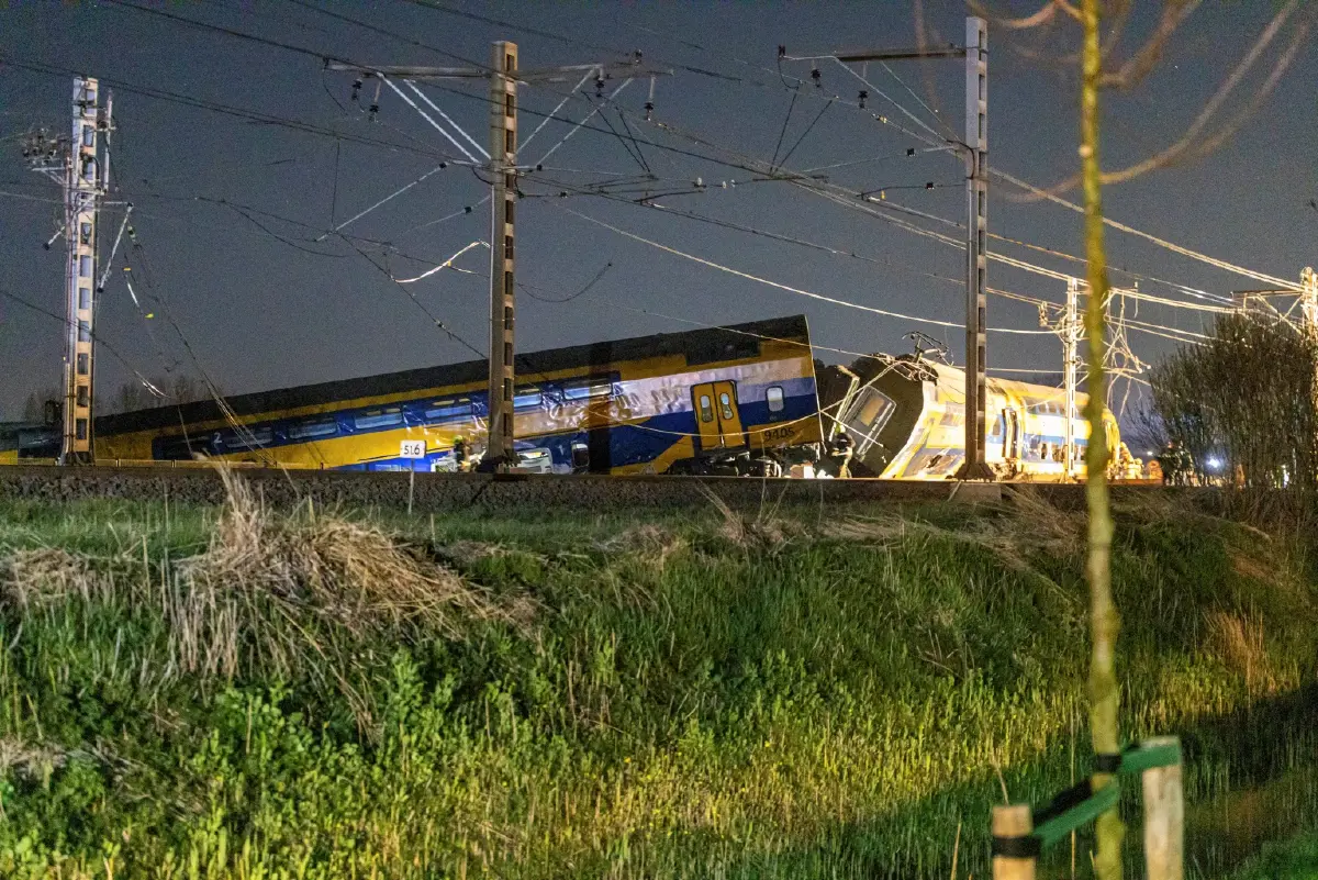รถไฟโดยสารตกรางในเนเธอร์แลนด์ ดับ 1 เจ็บ 30