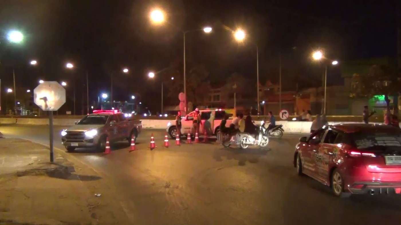 เจรจาไม่เป็นผล ทหารปิดล้อมวิสามัญคนร้าย พบมีหมายจับคดีวางระเบิดทหาร